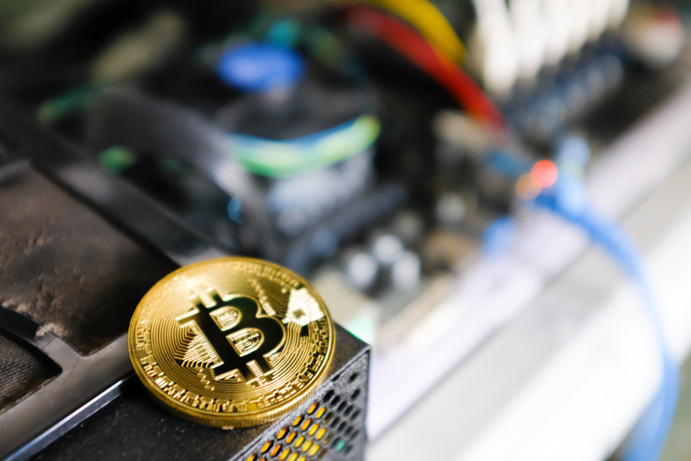 4 Bitcoin Mining Hardware Manufacturers Competing For the ...